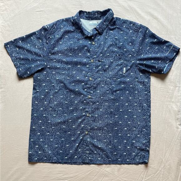 Columbia Men’s Blue Short Sleeve Polo with Subtle White Fish Pattern Size Large - Picture 1 of 8